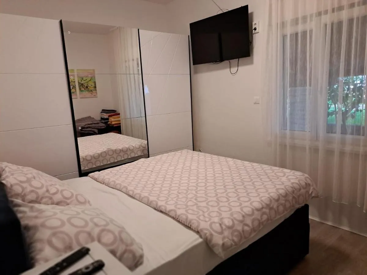 Zefir Apartments Premantura