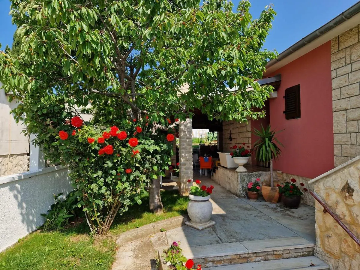 Zefir Apartments Premantura